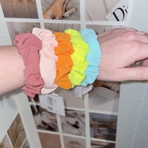 NWT Lululemon 5 Uplifting Scrunchies